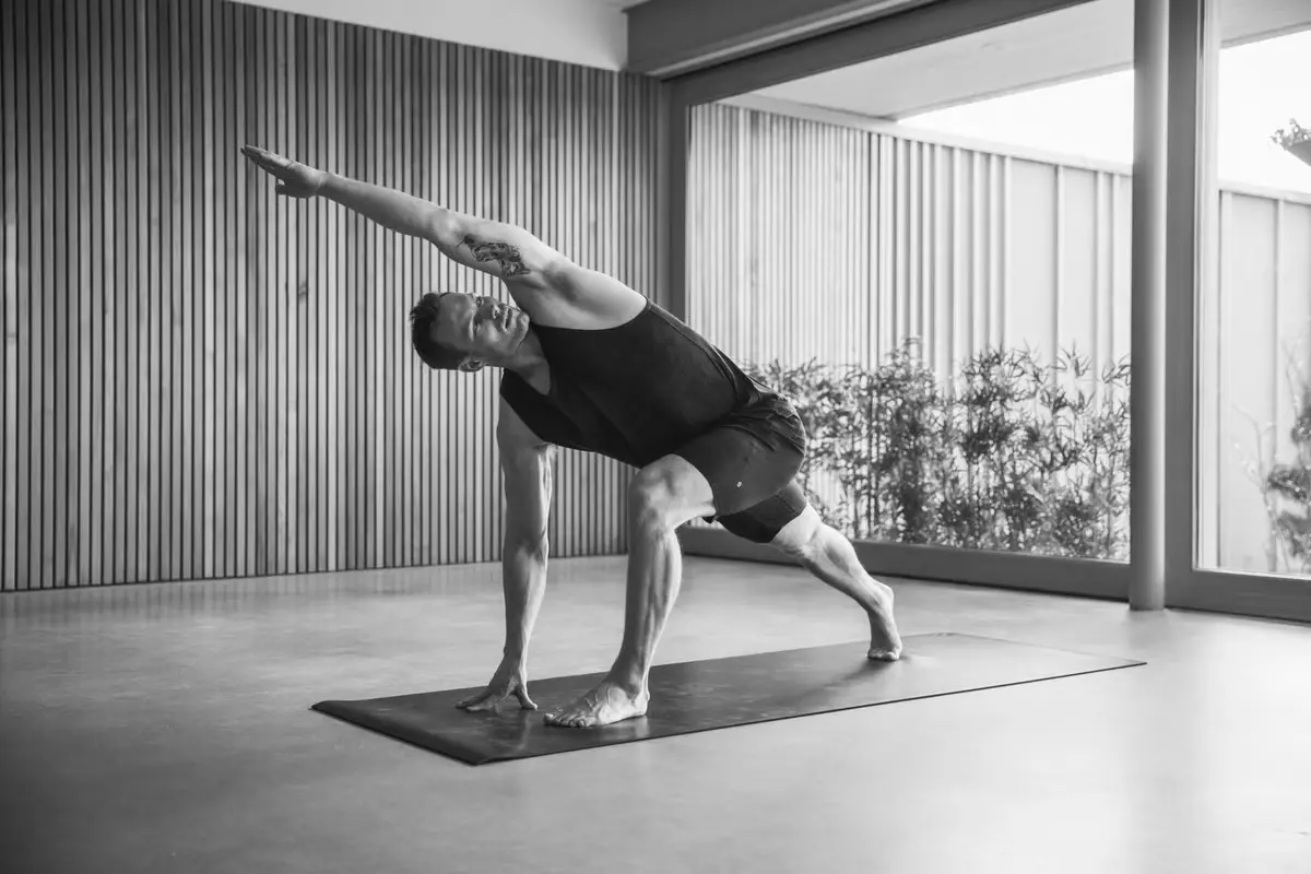 Best Mens Yoga Clothing