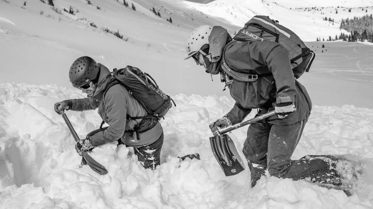 Best Backcountry Snow Shovels