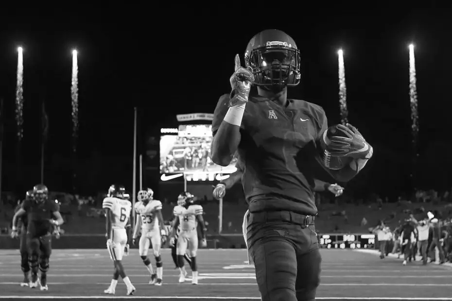 Braeden West college football running back