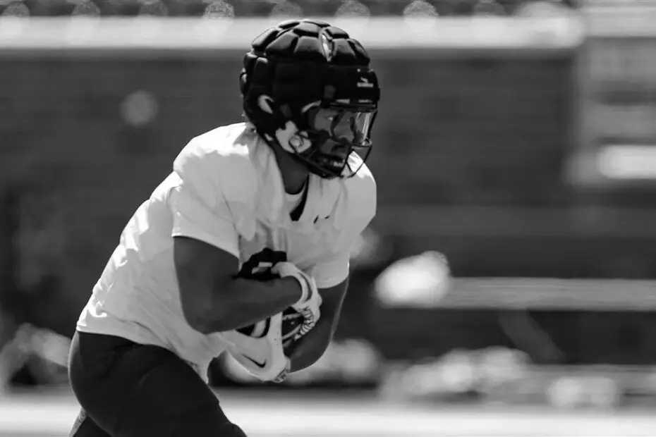 Jaren Mangham college football running back