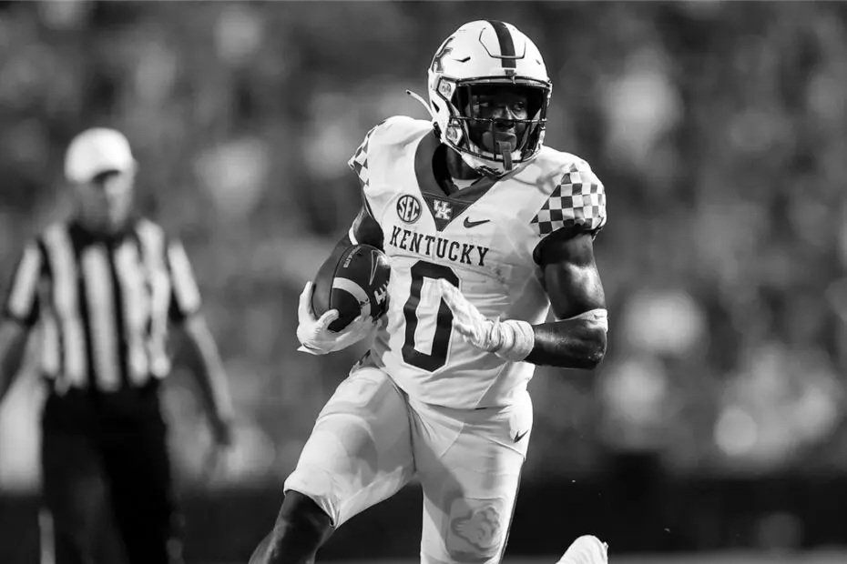 Kavosiey Smoke college football running back