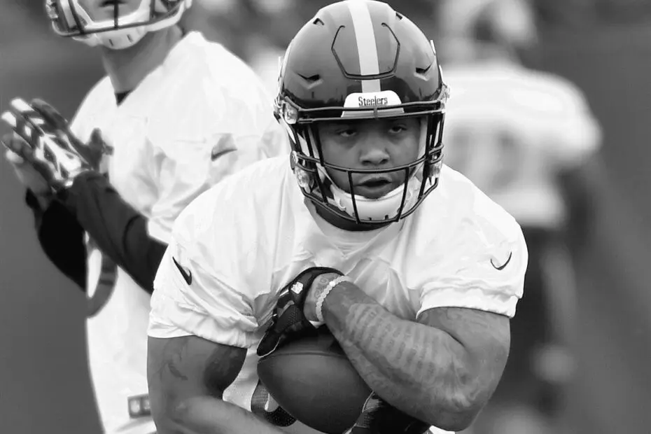 Rushel Shell college football running back