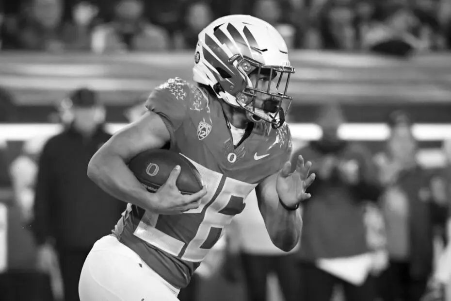 Travis Dye college football running back