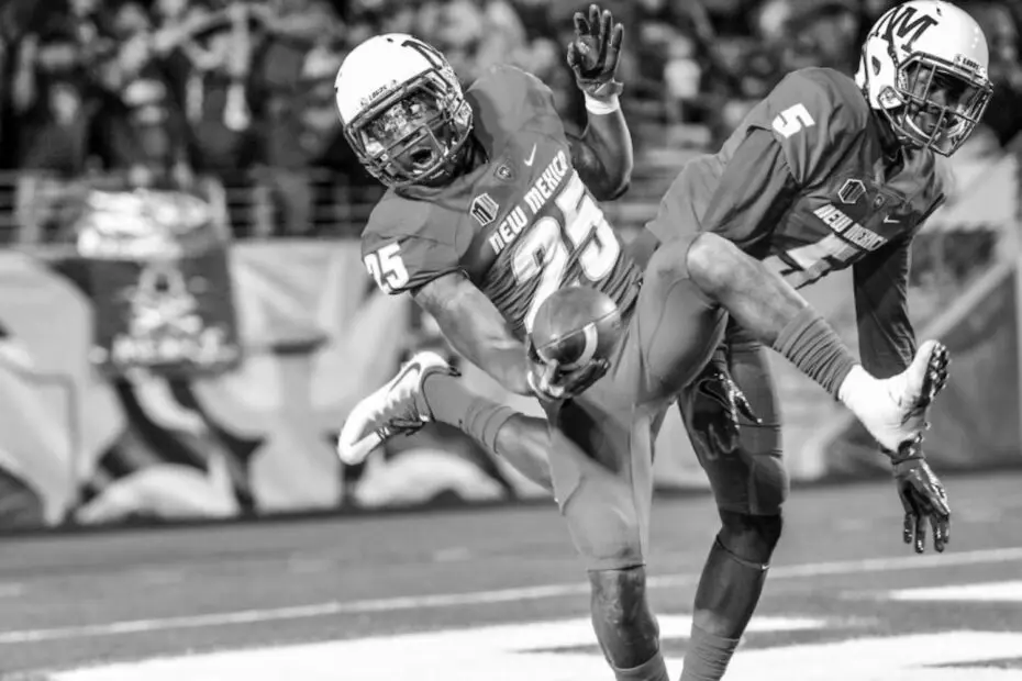 Tyrone Owens college football running back