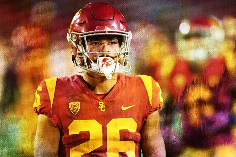 Travis Dye College Stats