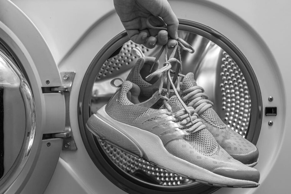 How to Clean Tennis Shoes