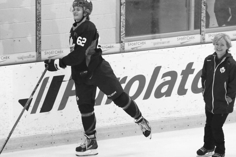 NHL Hockey Player Skating 13