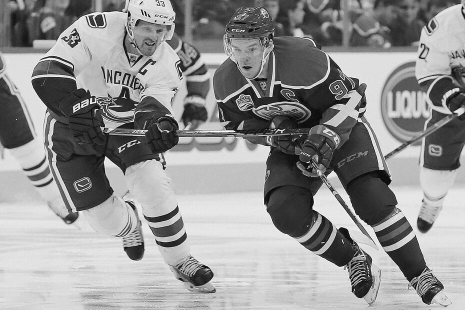 NHL Hockey Player Skating 14