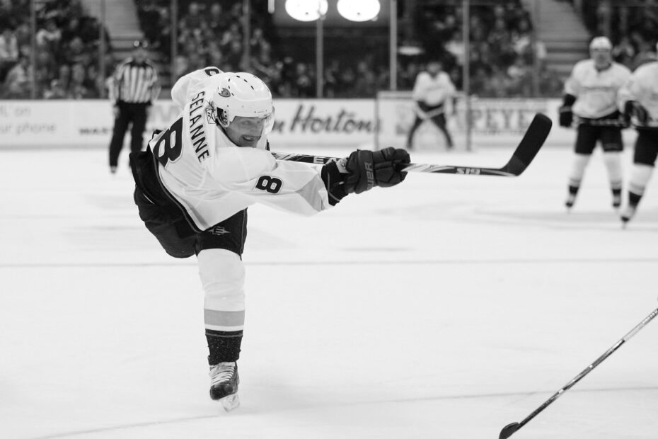 NHL Hockey Player Slapshot