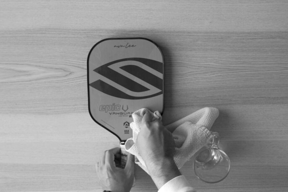 pickleball paddle cleaning