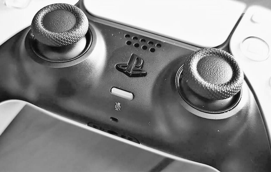Do You Need the Back Mic in the PS5 Controller