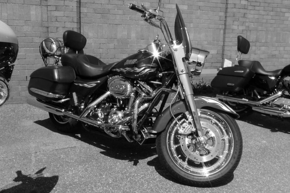Who Ships Harley Davidson Motorcycles to Dealerships?
