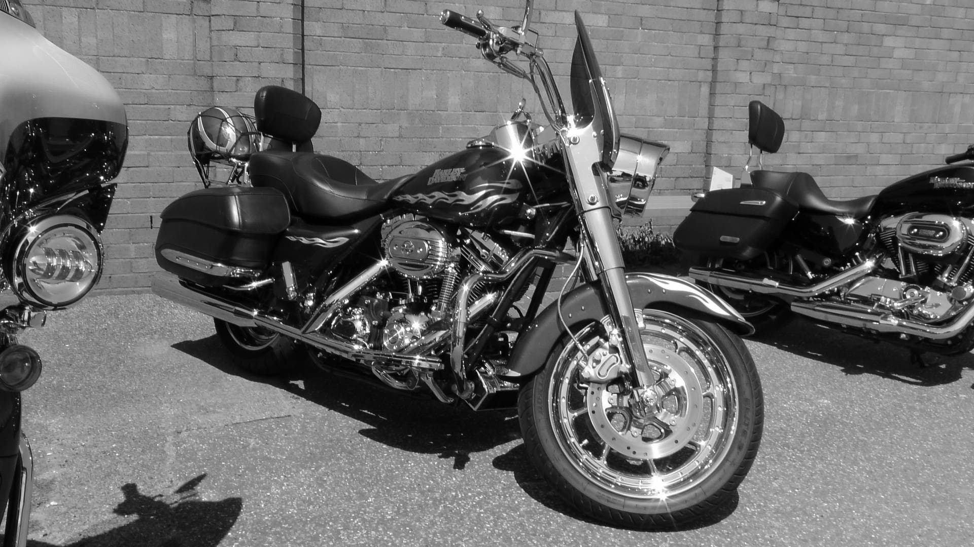 Who Ships Harley Davidson Motorcycles to Dealerships?