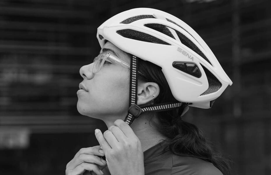 What is the Jog Button on Sena Bike Helmet R2?