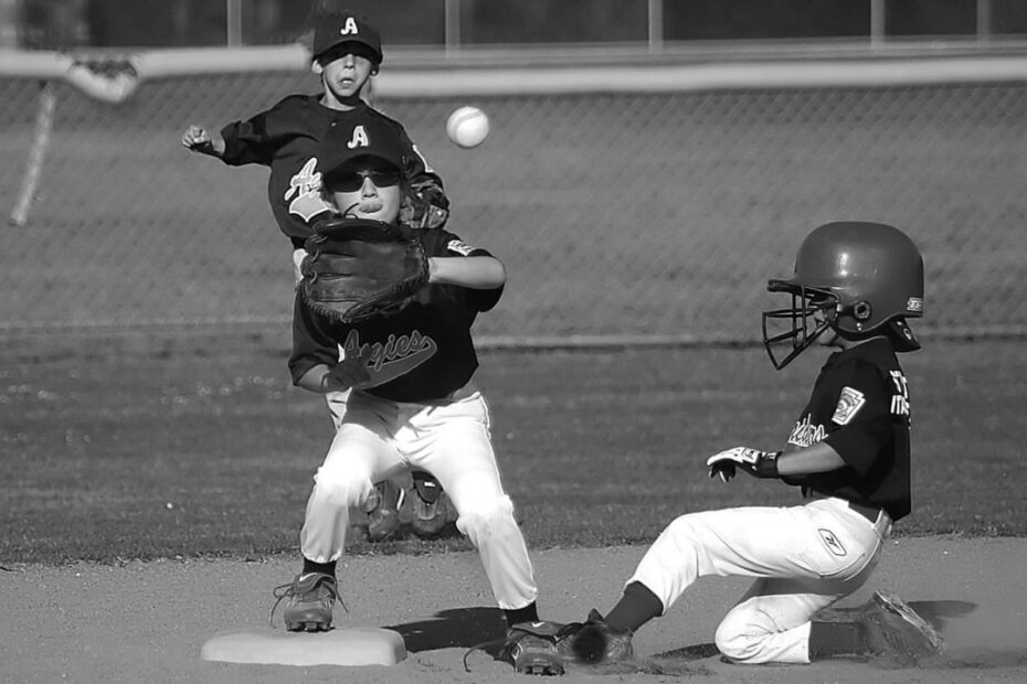 Choosing the Best Youth Baseball Gloves