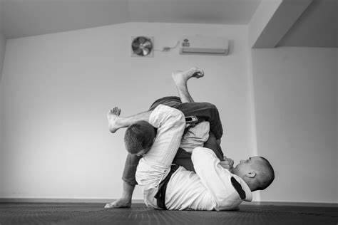 Comparing Thai Boxing and Jiu Jitsu