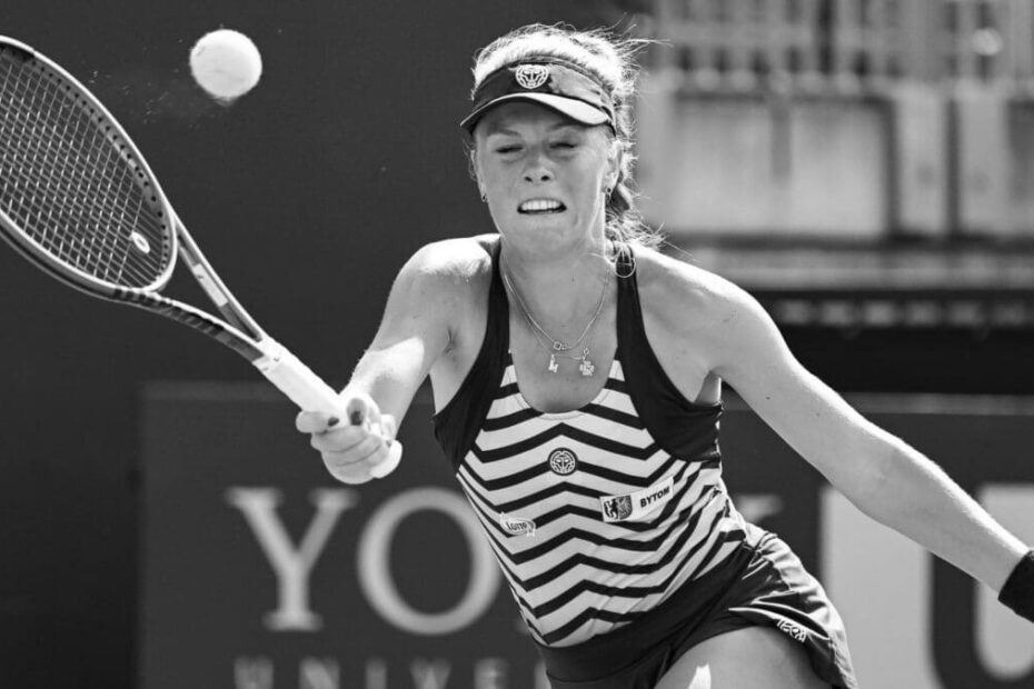 The Journey of Magdalena Fręch in Tennis