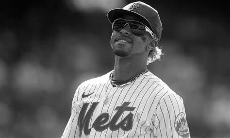 why do baseball players wear chains
