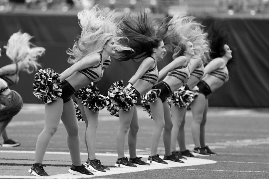 Best Cheerleading Poms