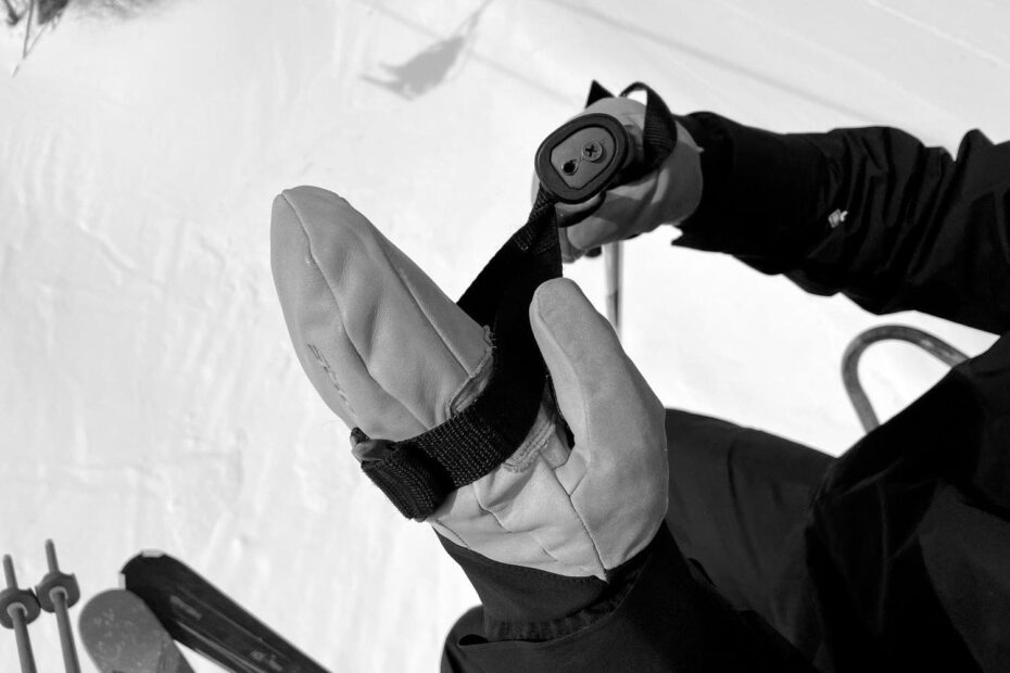 Best Womens Snowboard Gloves and Mittens