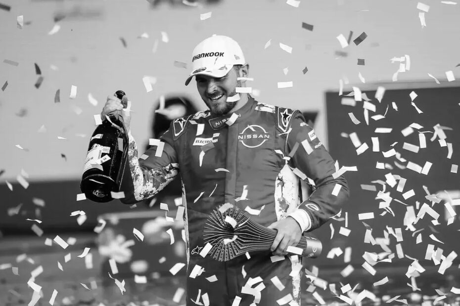 Oliver Rowland Race Car Driver