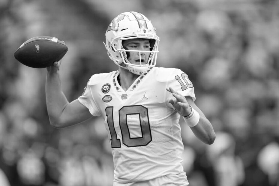 Drake Maye college football quarterback