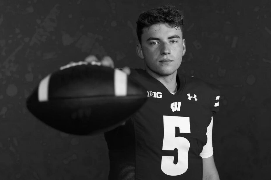 Graham Mertz college football quarterback