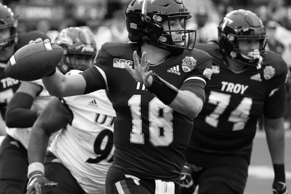 Gunnar Watson college football quarterback