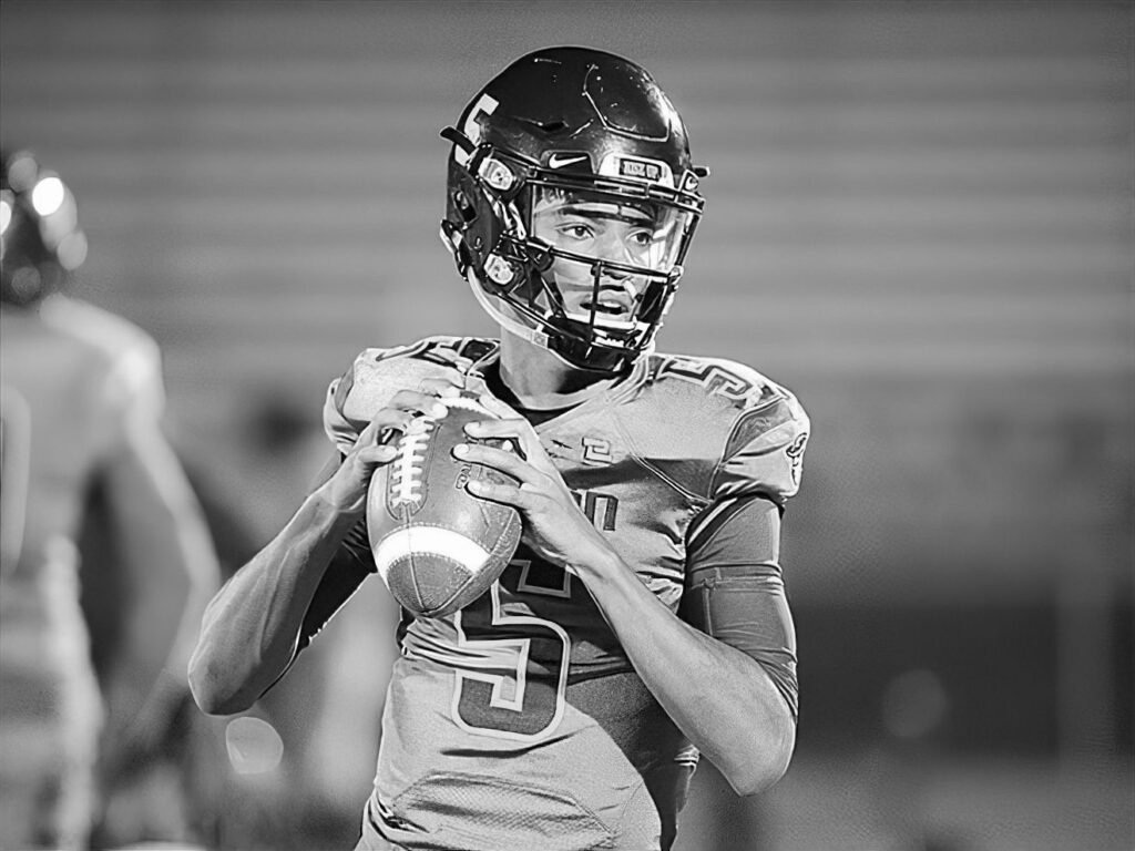 Jayden Daniels college football quarterback