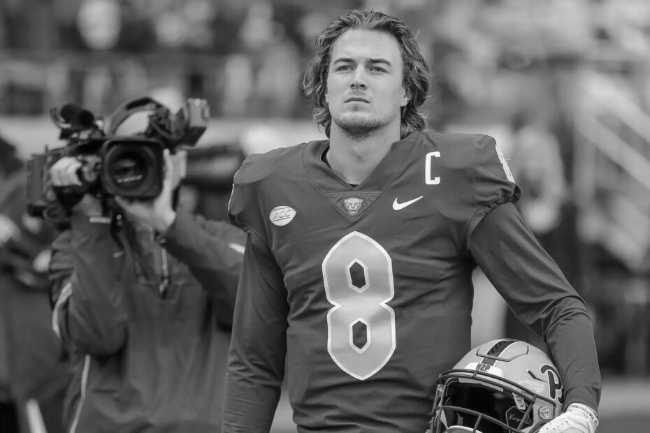 Kenny Pickett college football quarterback