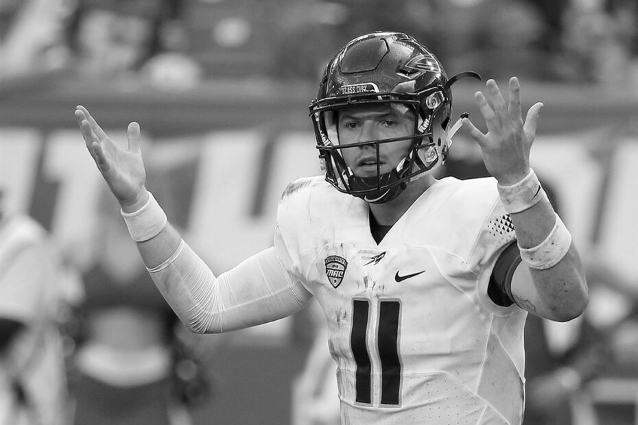 Logan Woodside college football quarterback