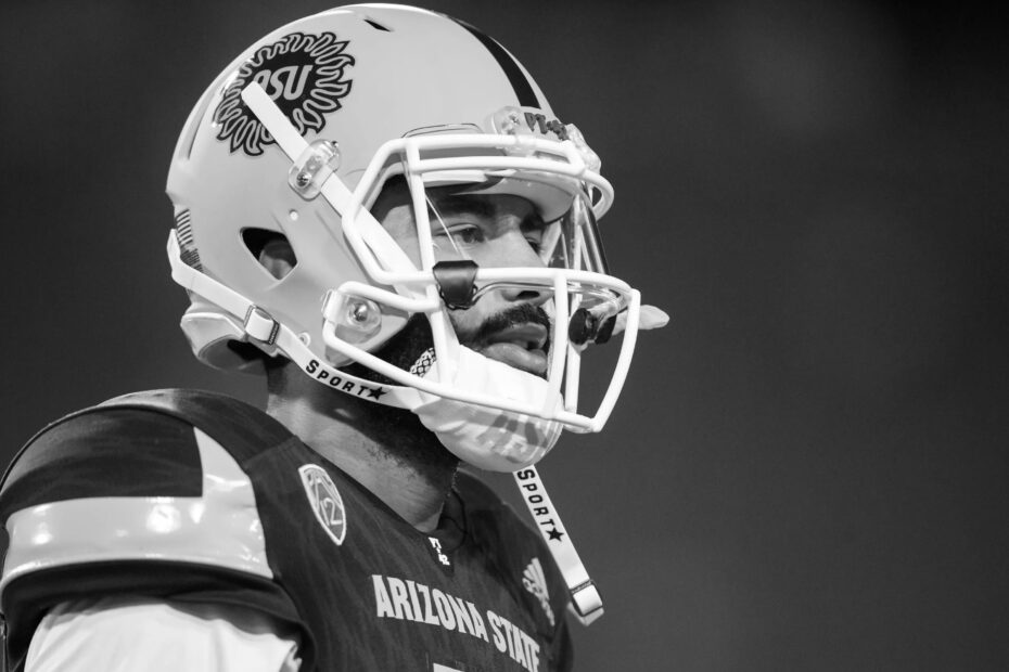 Manny Wilkins college football quarterback