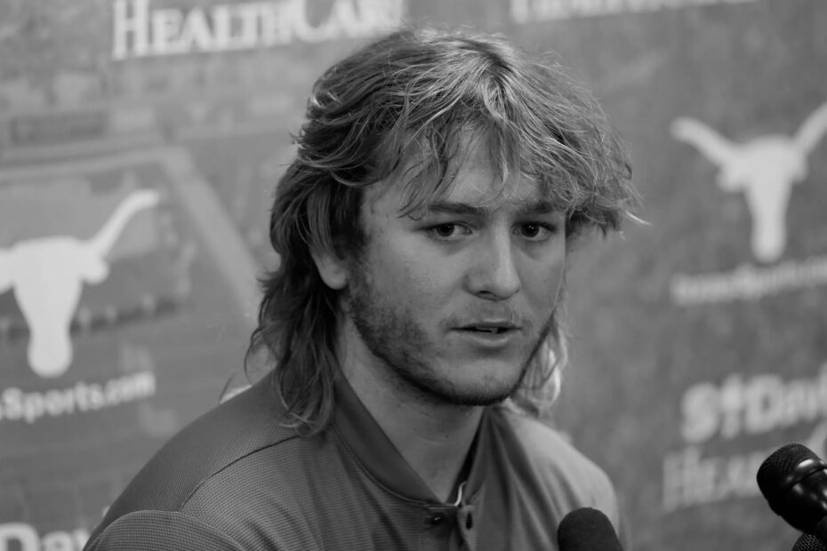 Quinn Ewers college football quarterback