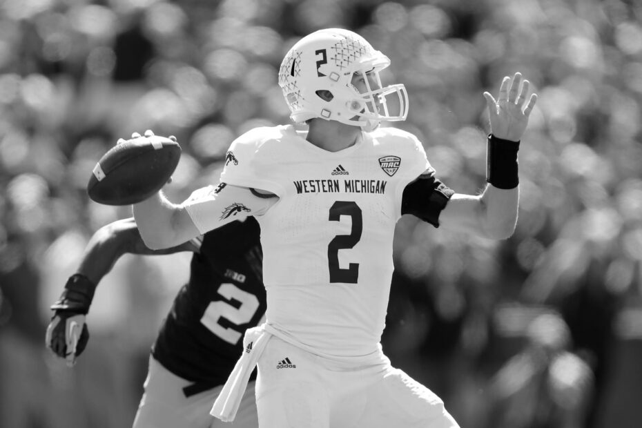 Tyler Van Tubbergen college football quarterback