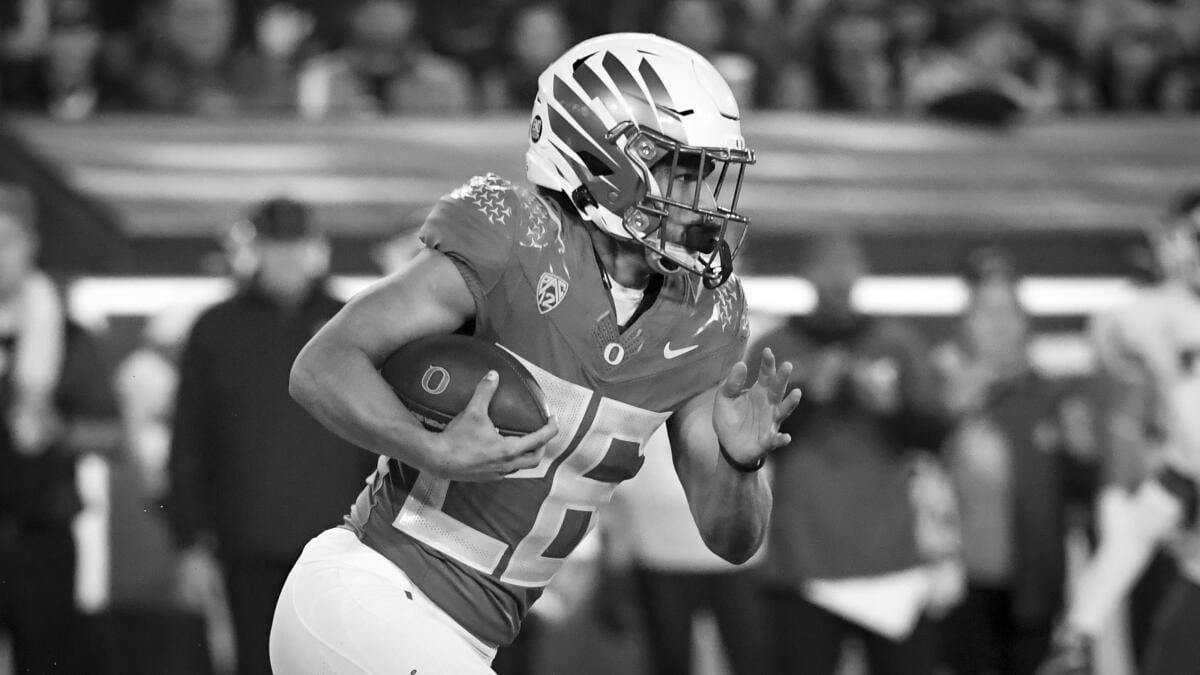 Travis Dye college football running back