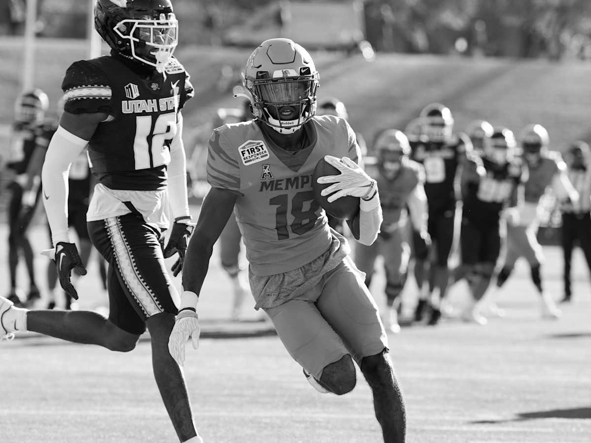 Eddie Lewis college football wide receiver