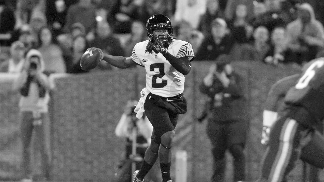 Kendall Hinton college football wide receiver