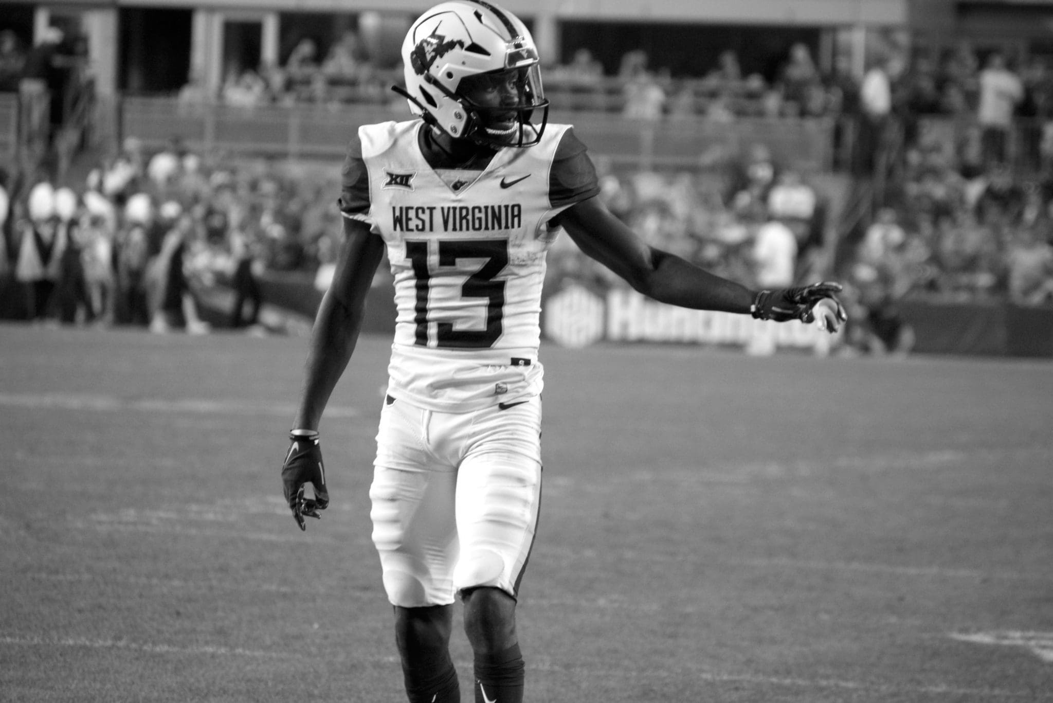 Sam James college football wide receiver